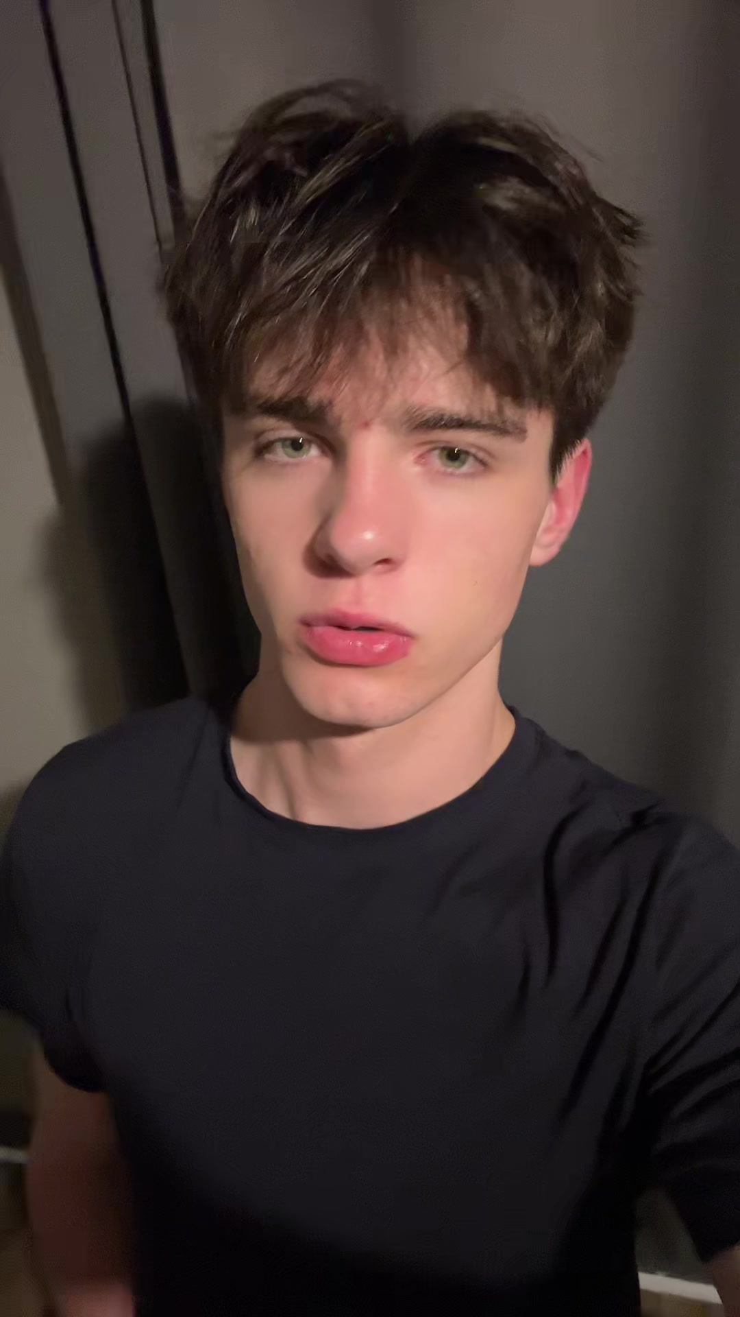 @️