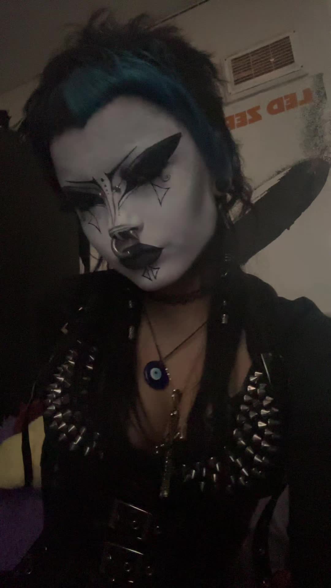 @Meg🦇