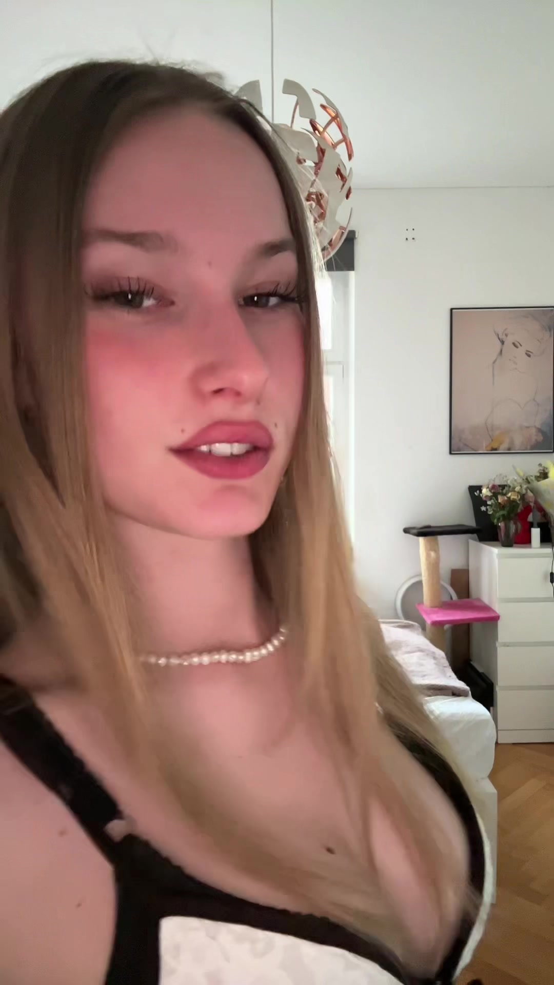 @Lily 🎀🪩