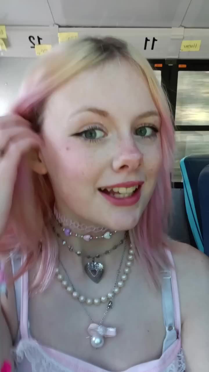 @Sky 🦄🩷🌸👑