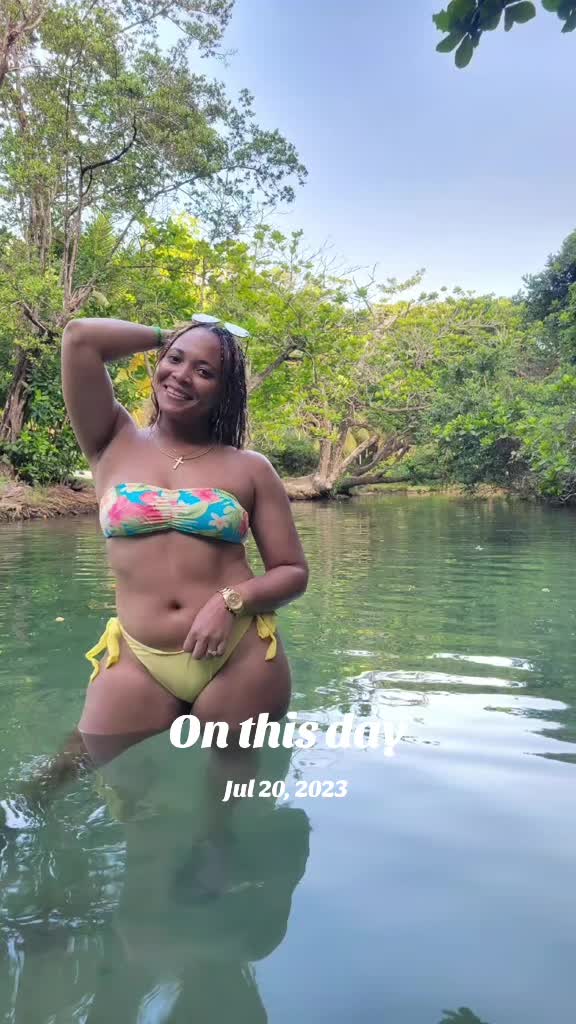 @AdventuresOfAJamaicanGirl 😋😘