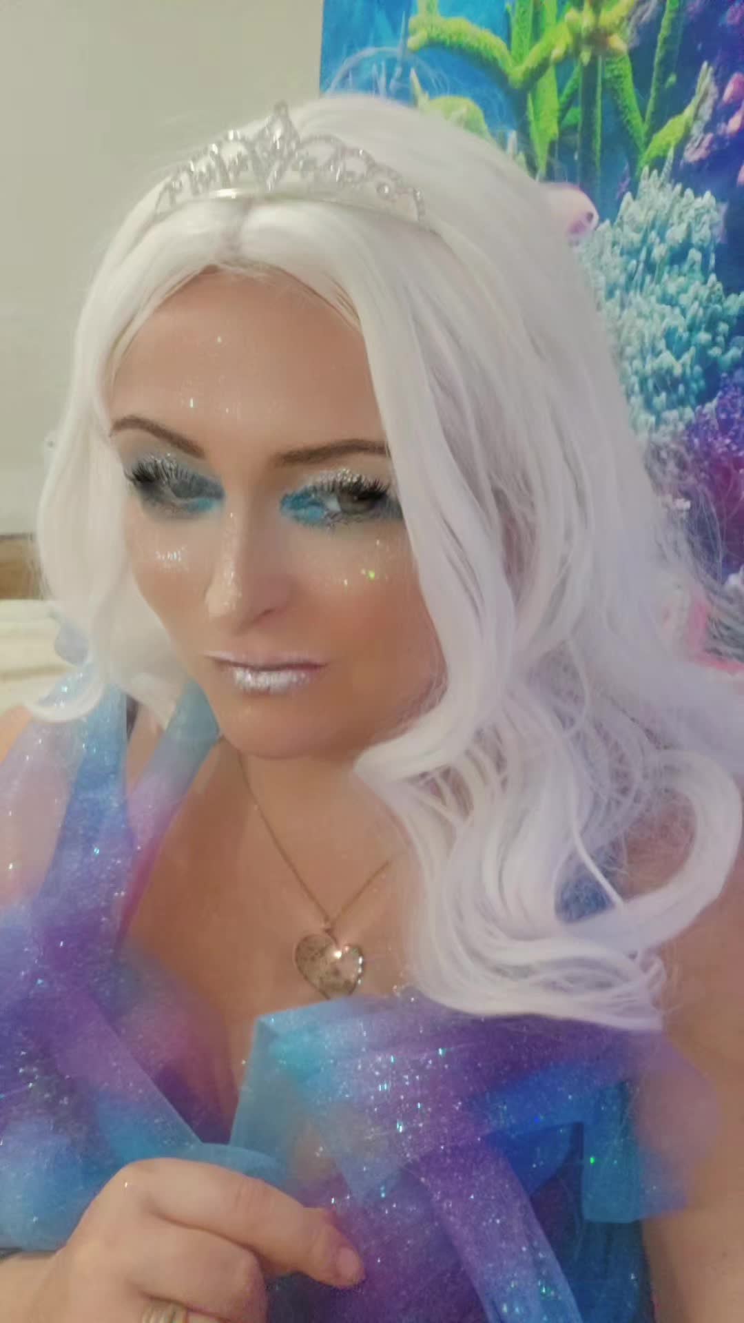 @KimCroft🧸🌹💙🎸🐋🐬🦋😈👻☘️🔥