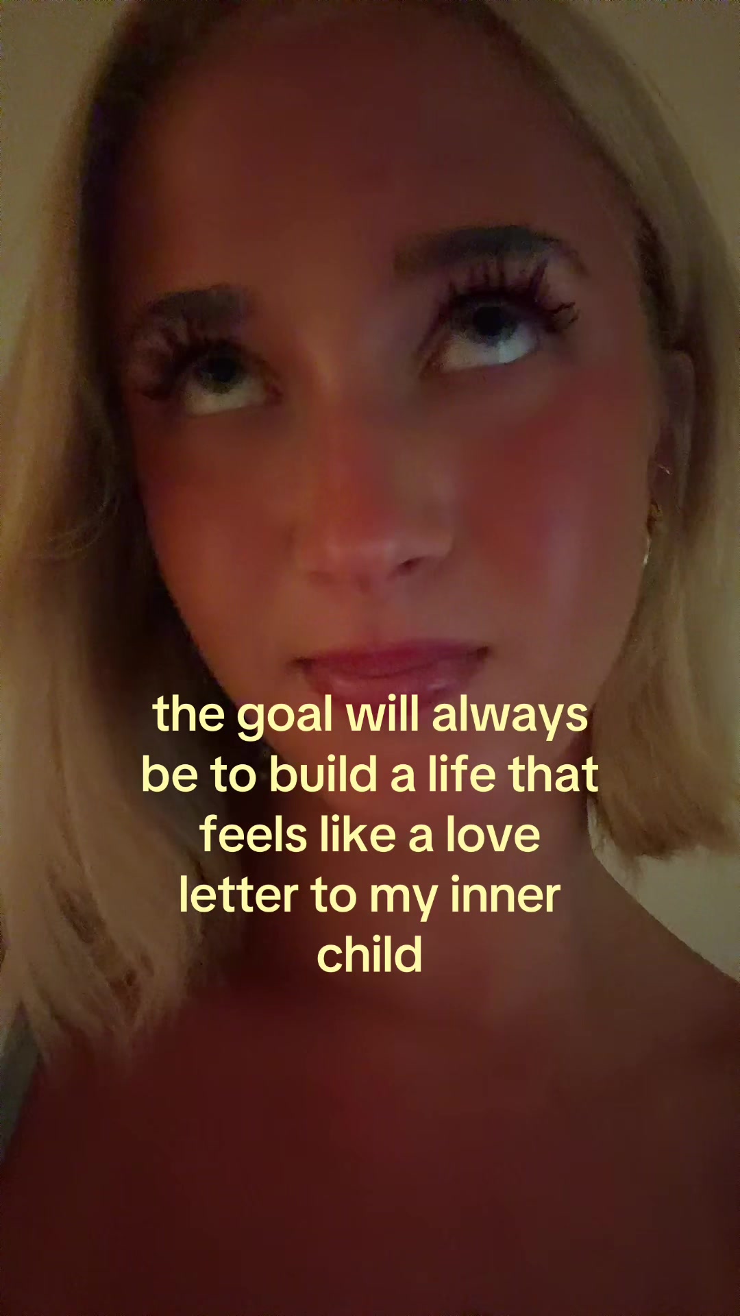 @theelliebarker