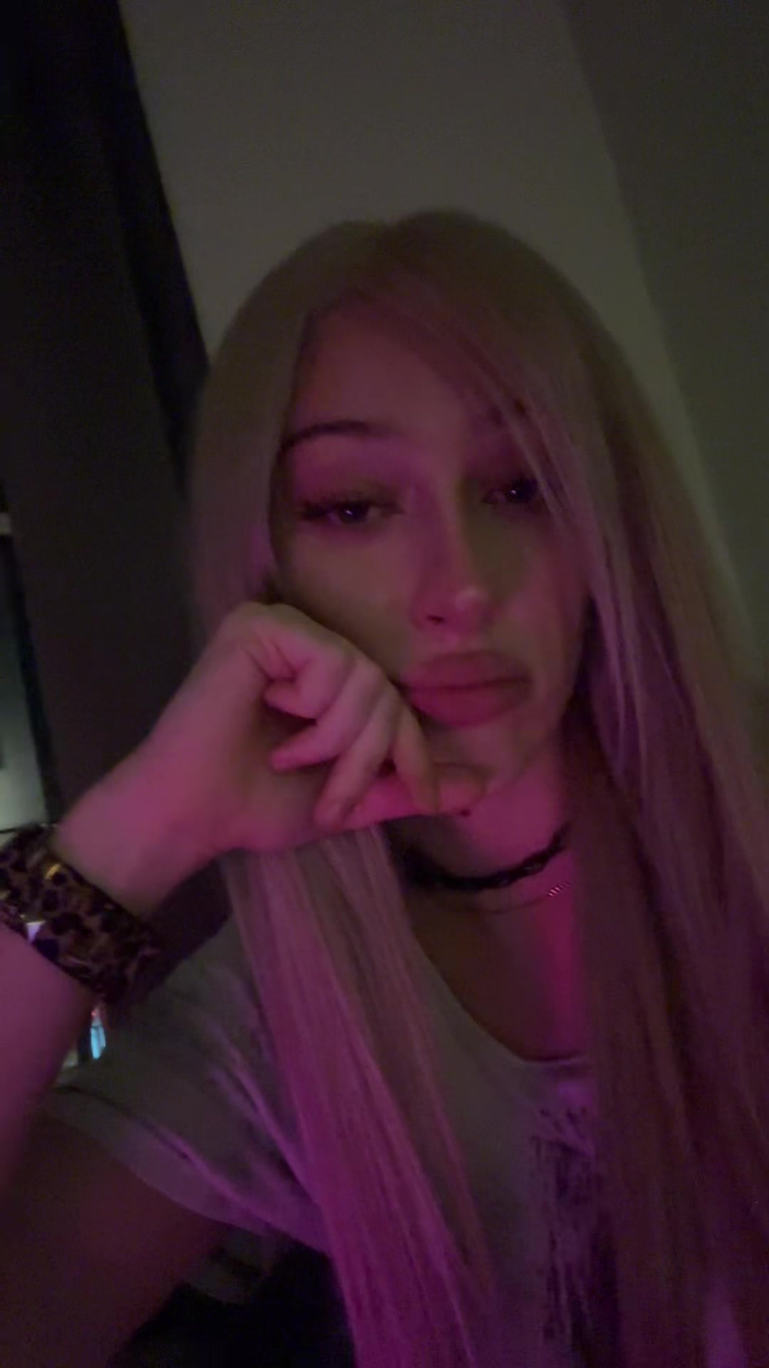 @hellcazlookneon