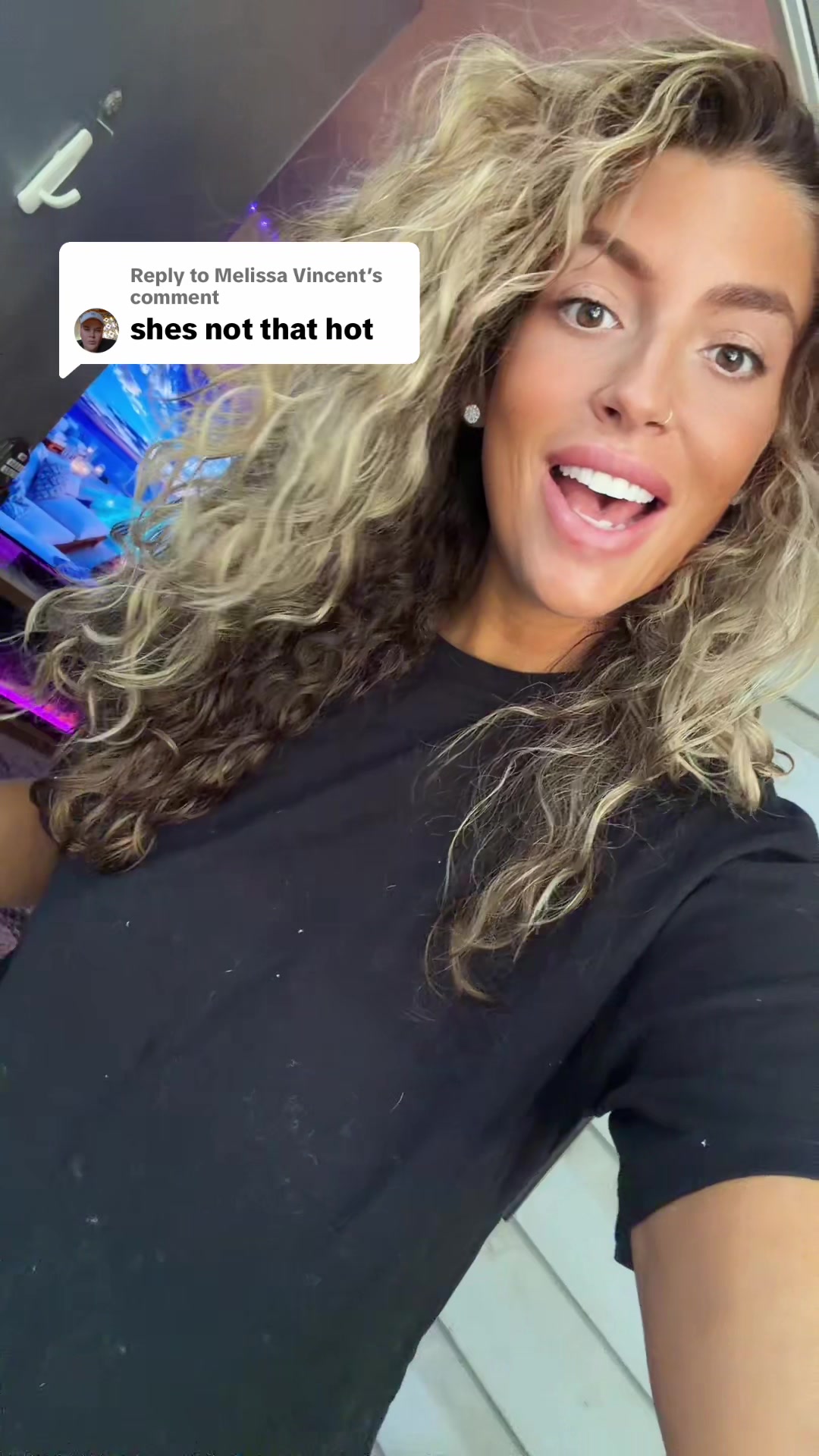 @HottmessCrystalOfficial1