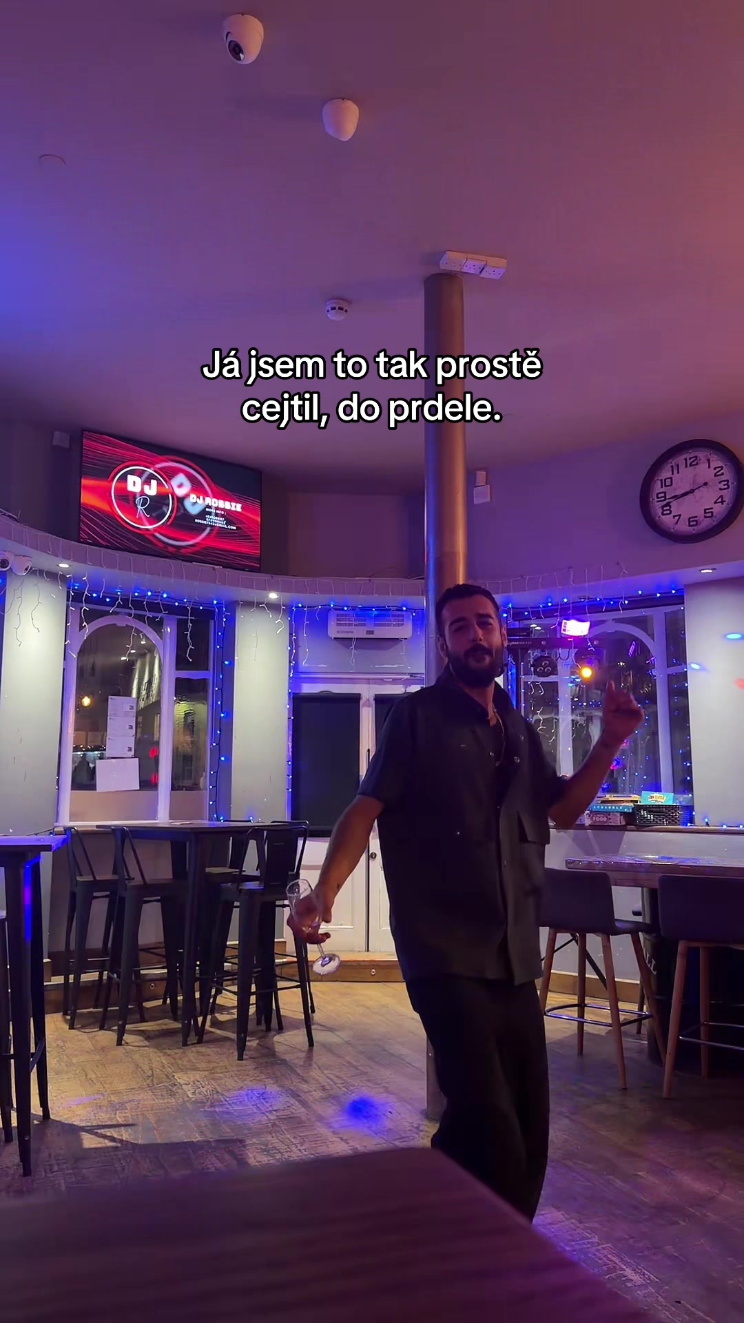 @ꓘB