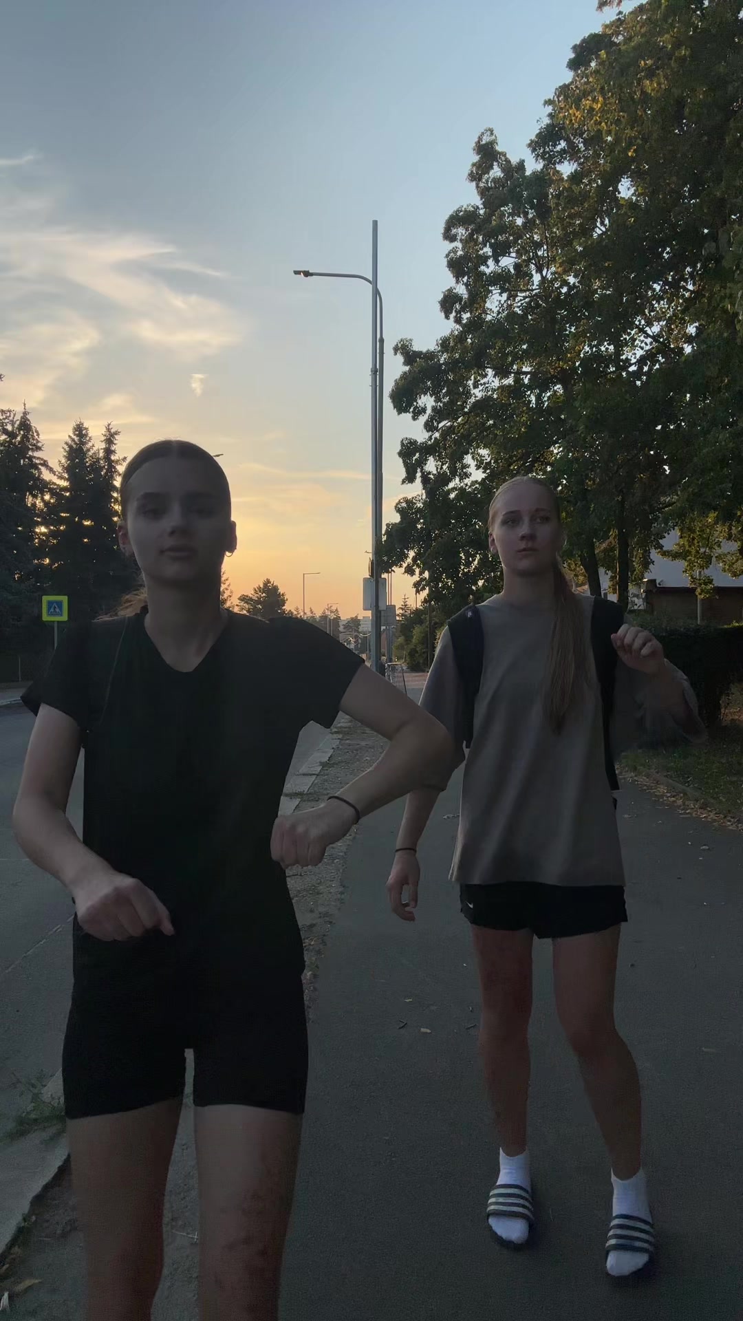 @𝒕𝒈𝒌: 𝒕𝒘𝒊𝒏𝒔𝒊𝒔