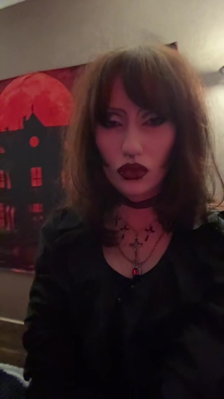 @🧛🏻♀️