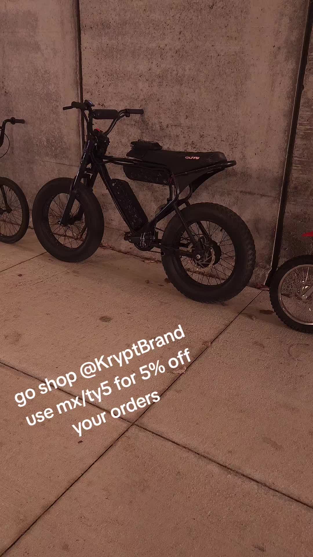 @๐๐/๐๐