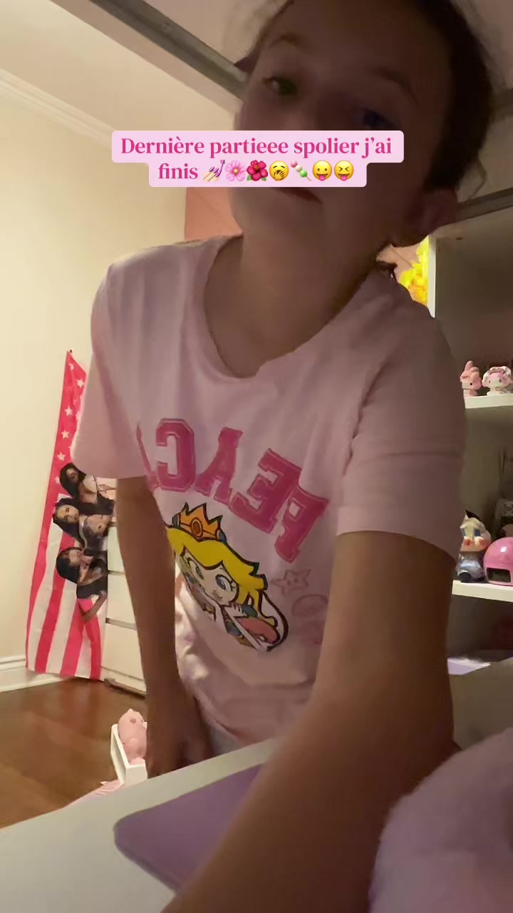 @Victoria 💜💜🐱