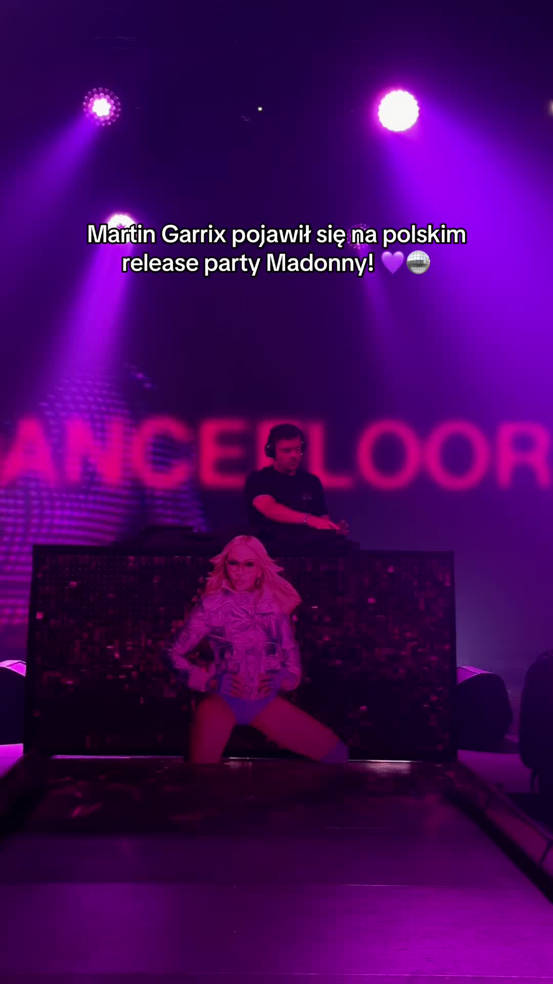 @Warner Music Poland