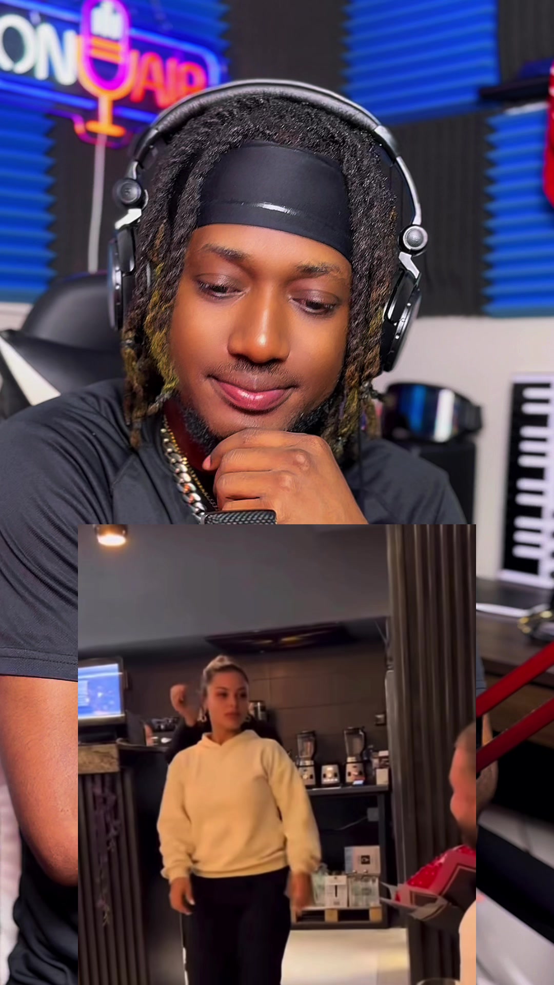 @ℙ𝕪𝕧𝕠 𝕆𝕟 𝕋𝕙𝕖 𝕄𝕚𝕔🎙️