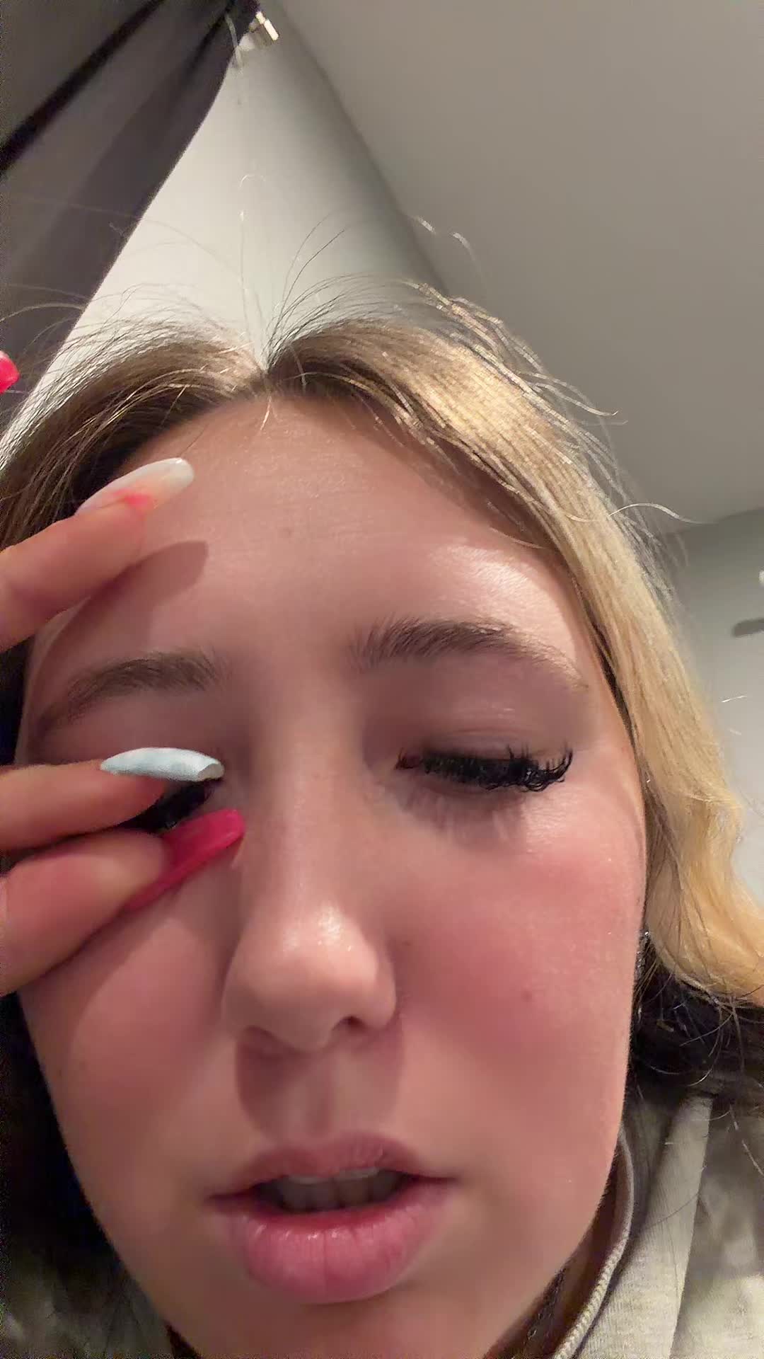 @olivia.