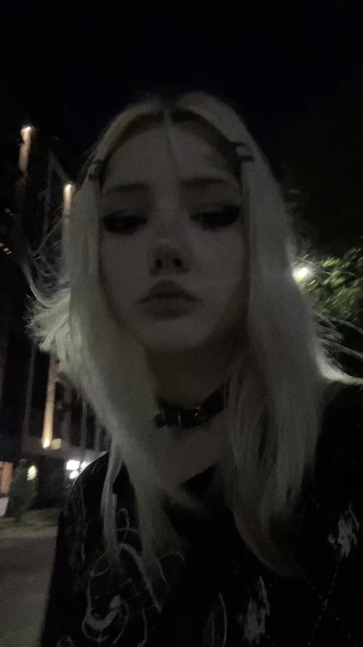 @r1na
