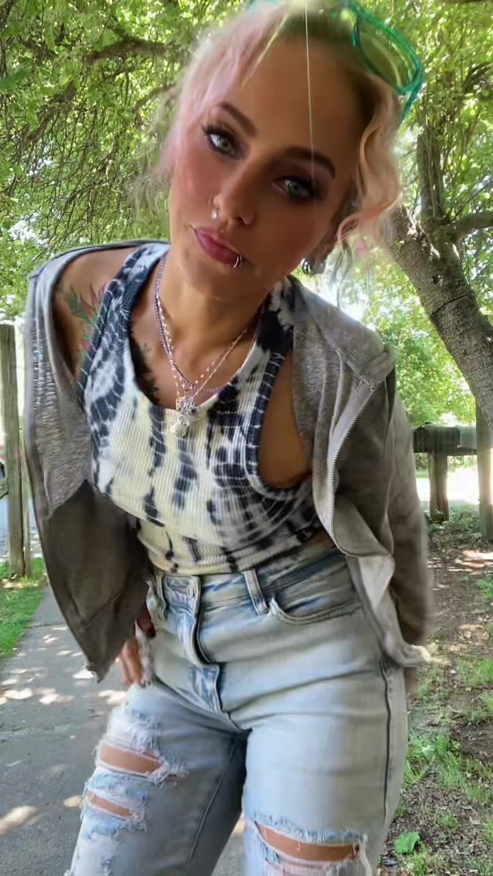 @AshleyRose