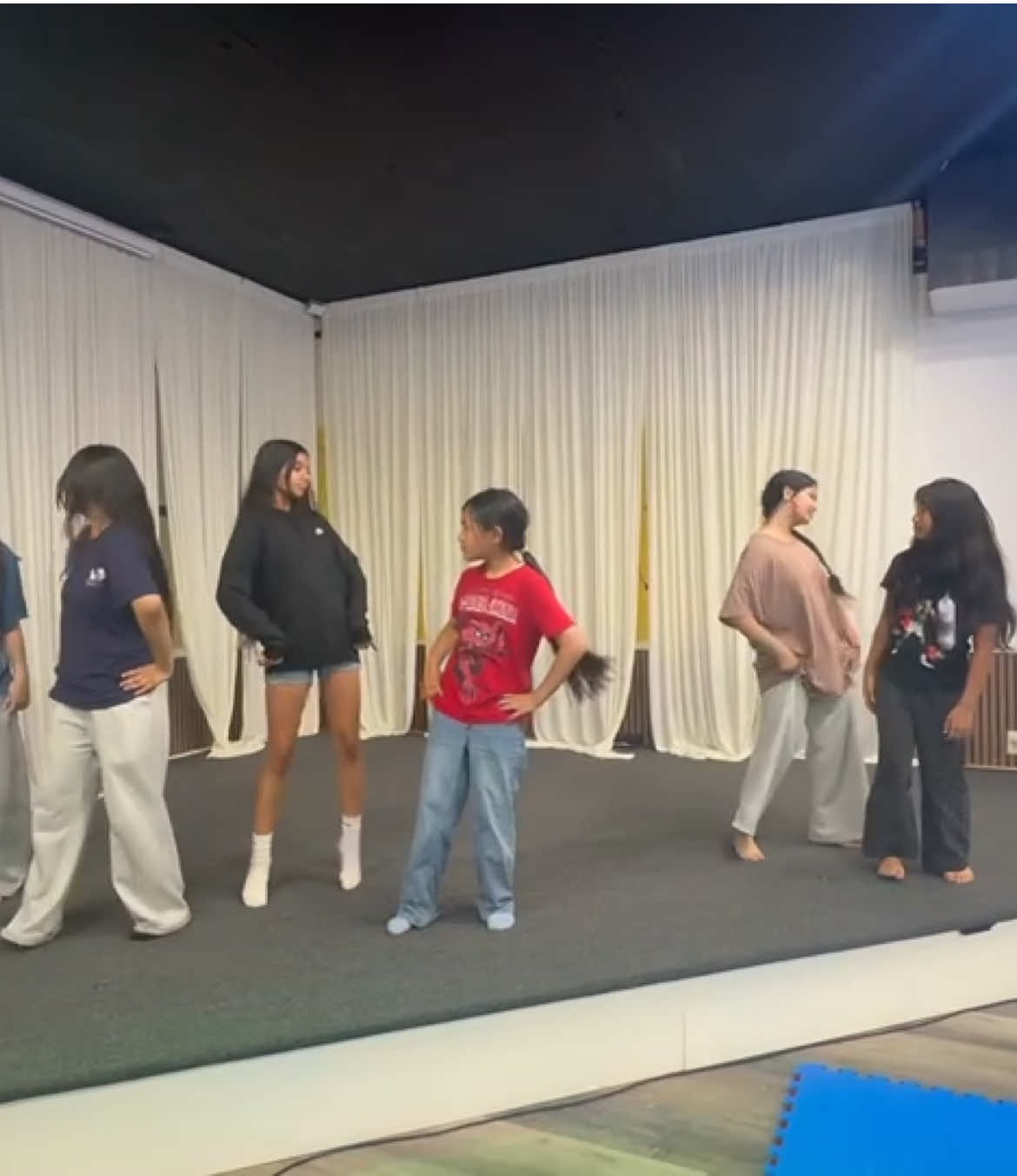 @Dancegroup