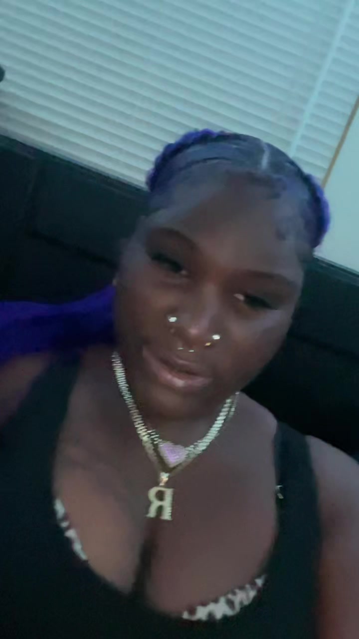 @thickerthanaasnicker 🍫