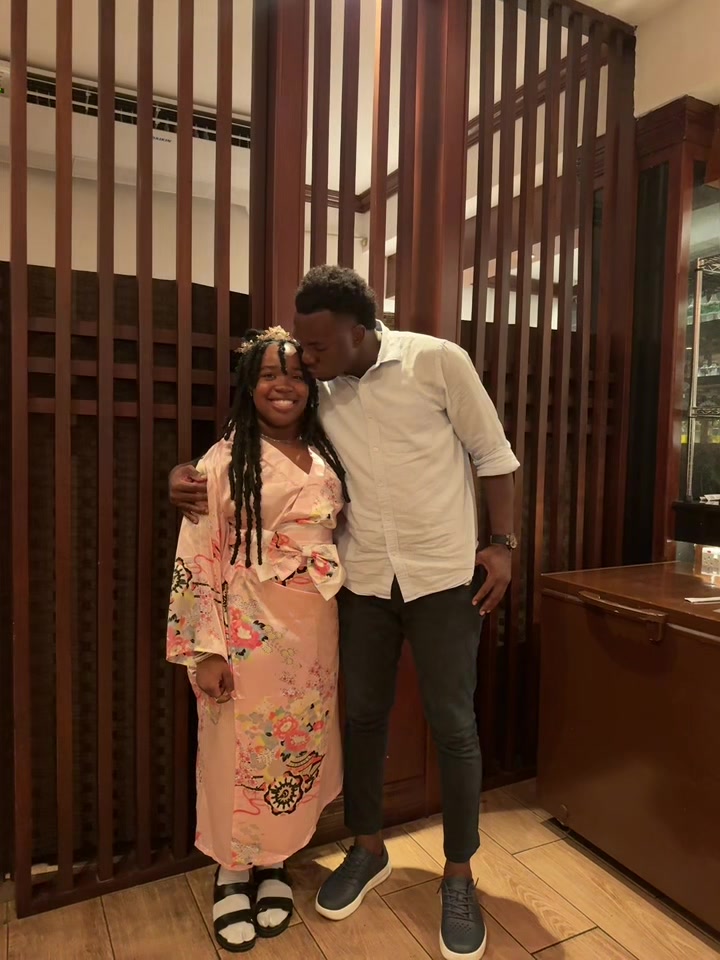 @AfrikanGyant