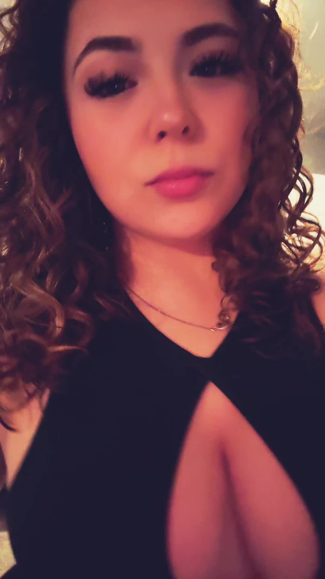 @Your favorite MILF😩