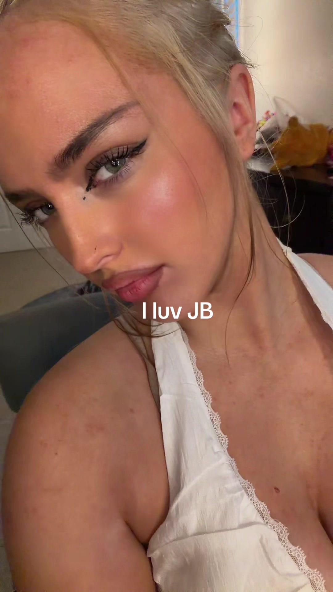 @Avylagz