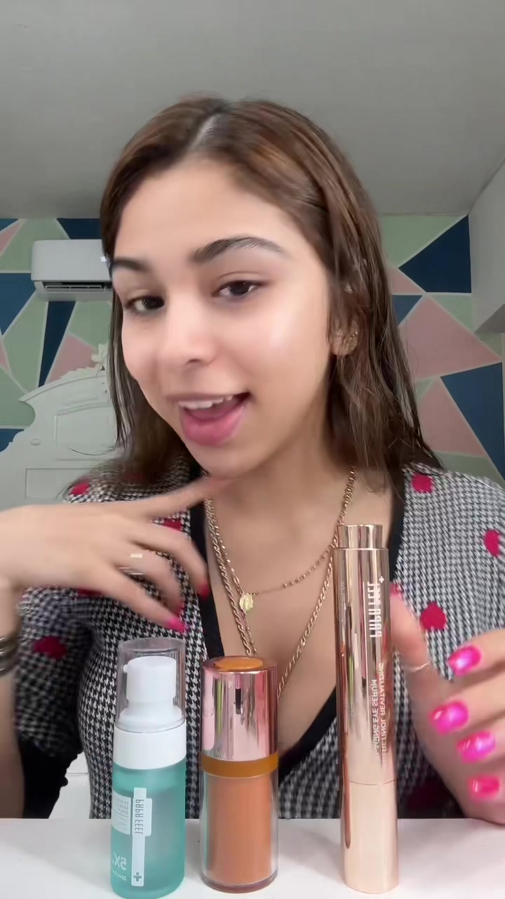 @crystalnevarez_