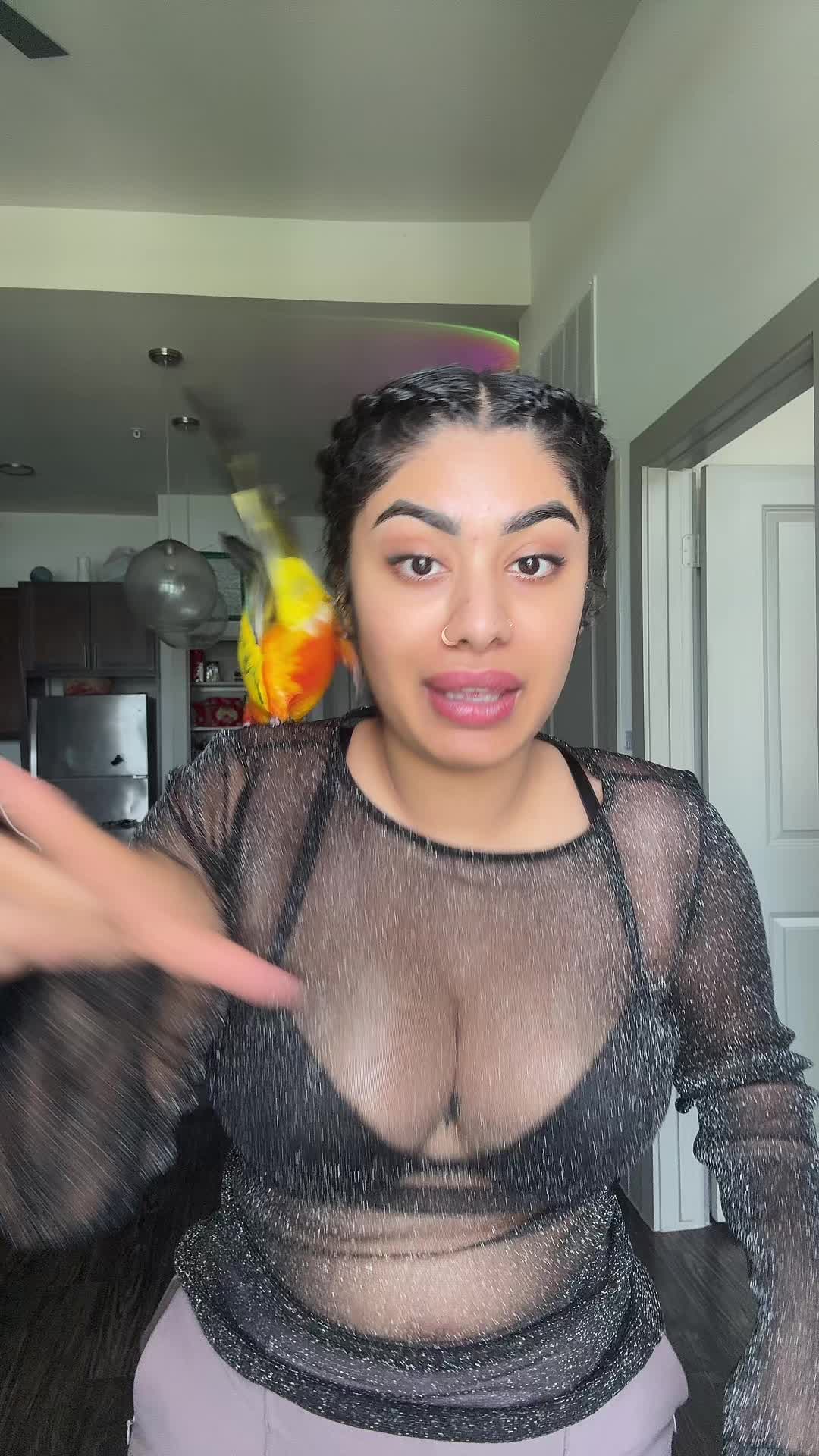 @Tyni | LiveStream Host & UGC