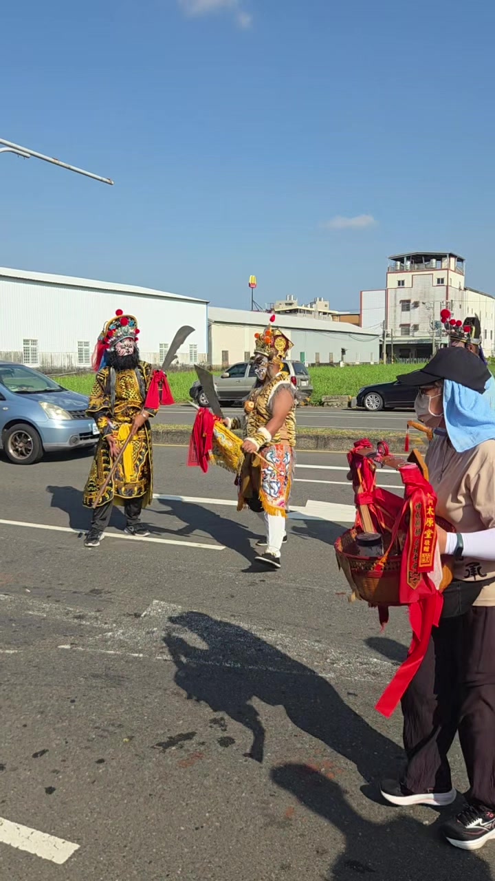 @帥哥跑廟會