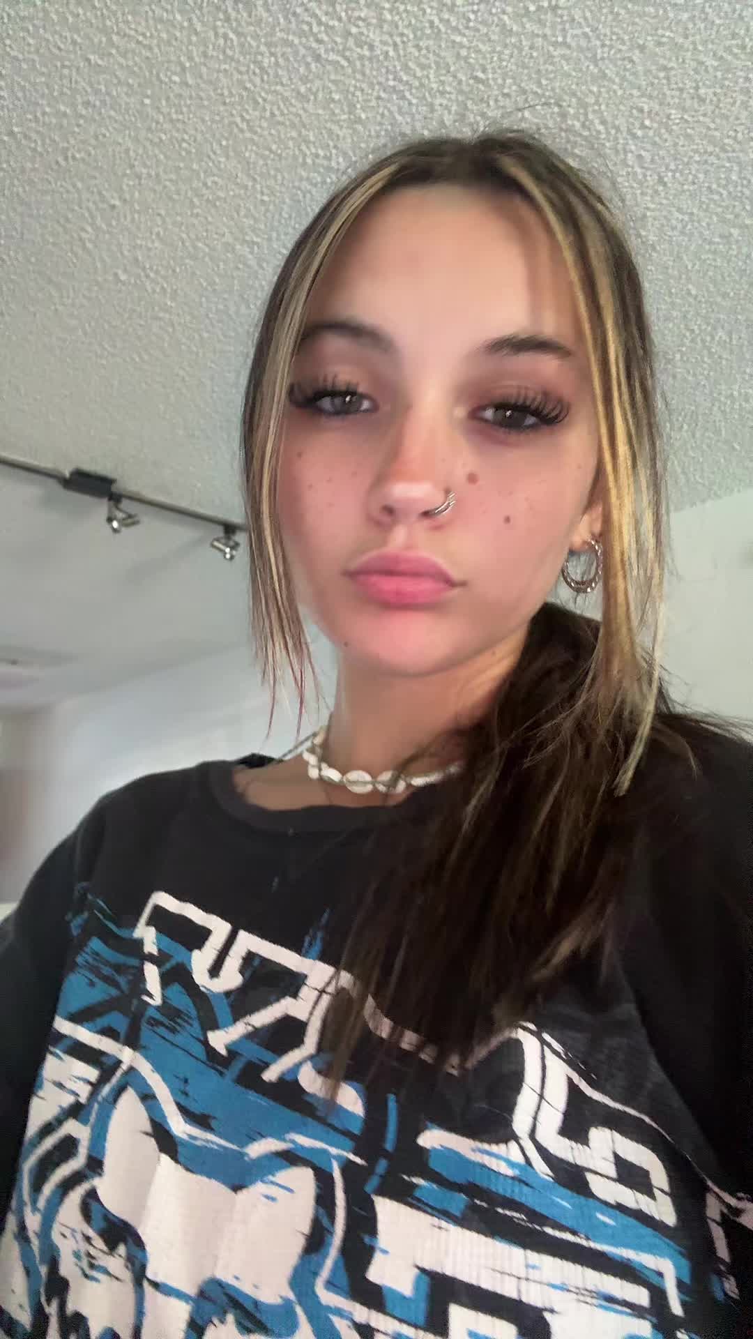 @️
