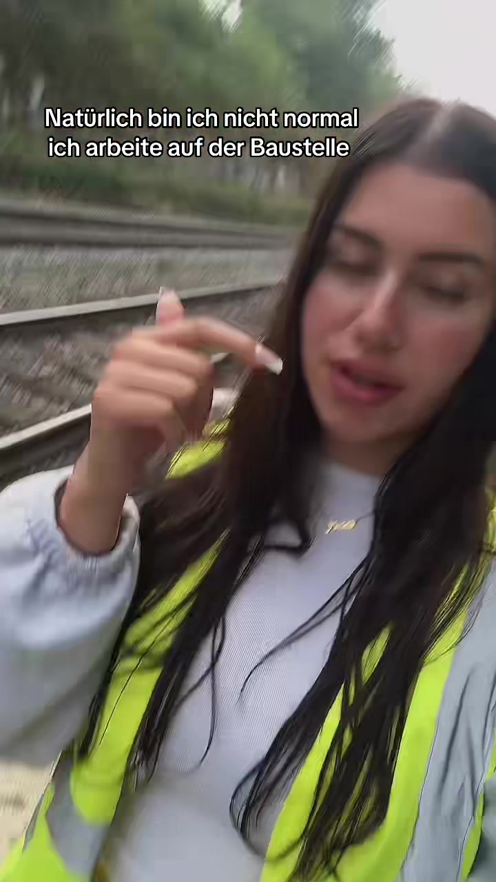 @celineglows
