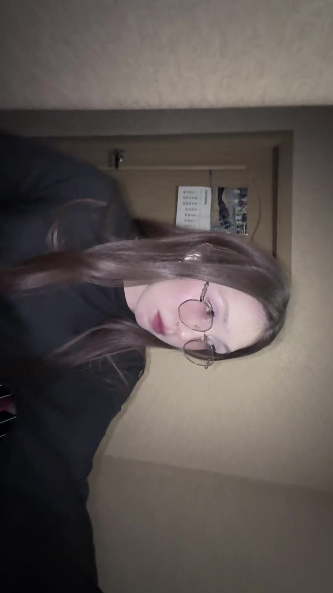 @Собаки лают на королеву