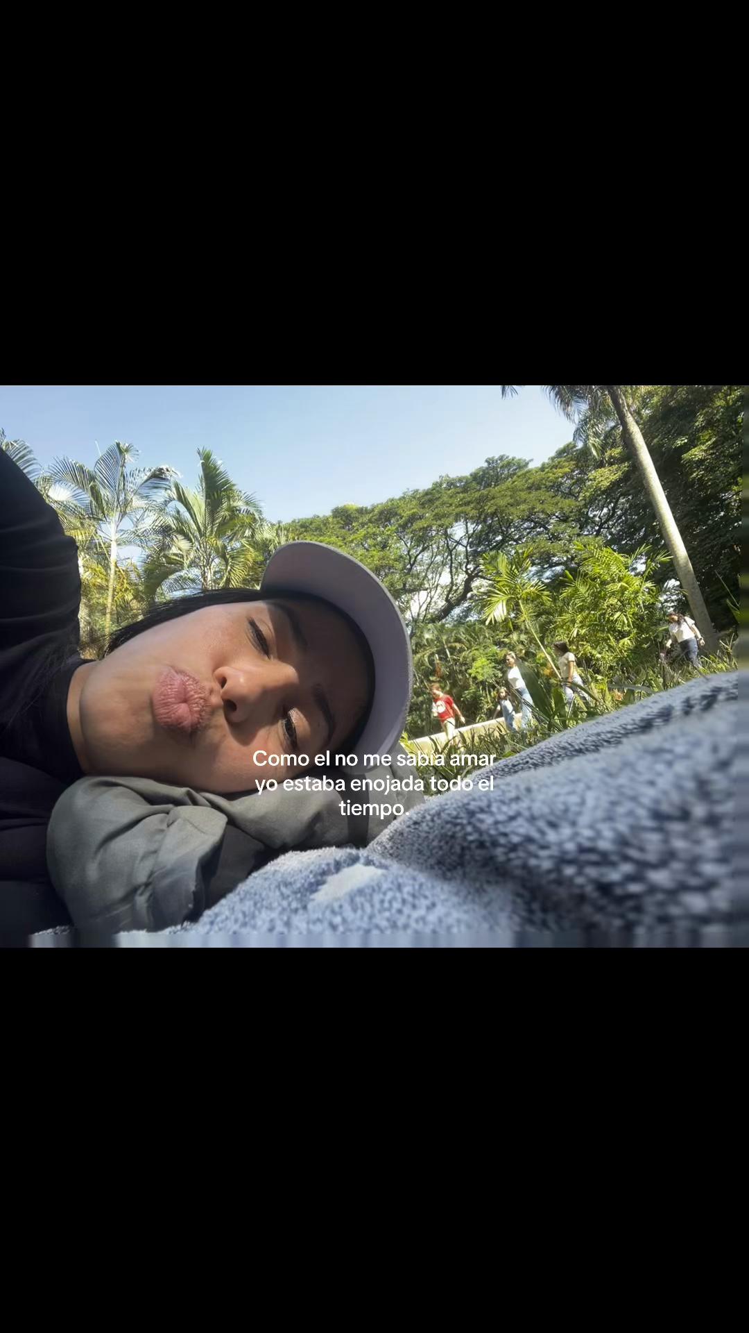 @🦦
