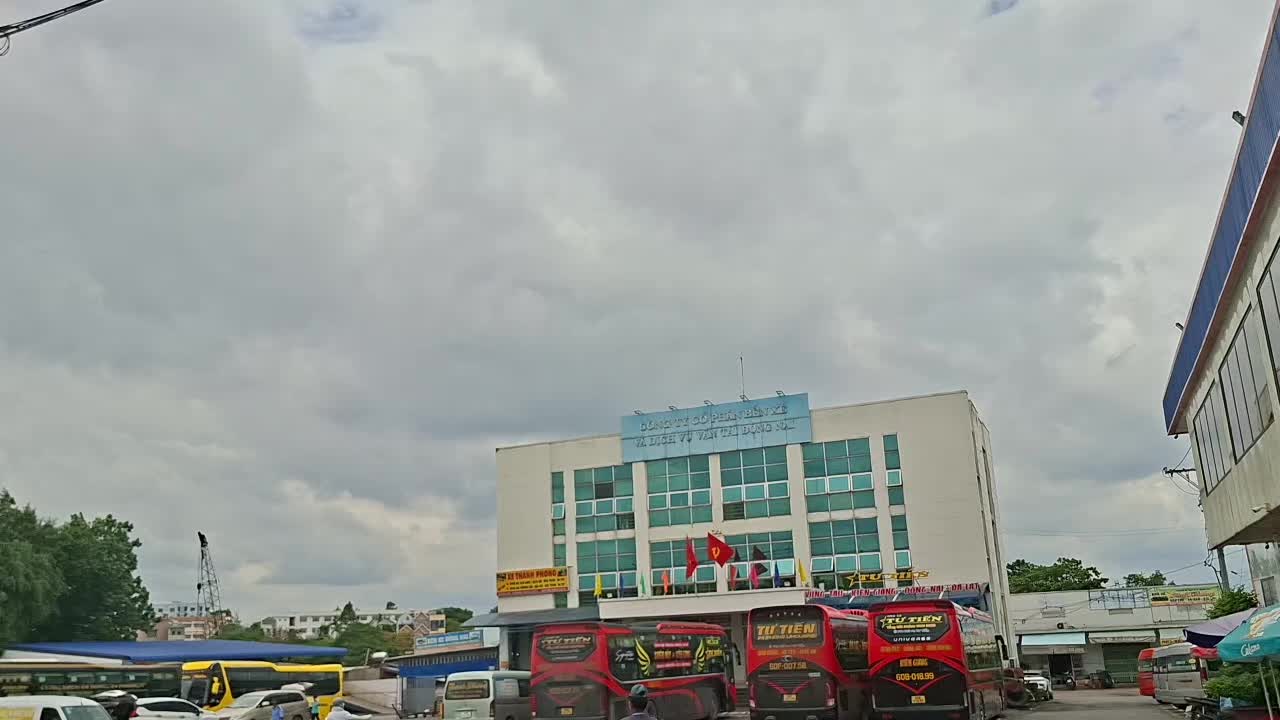 @Hoàng quay xe khách