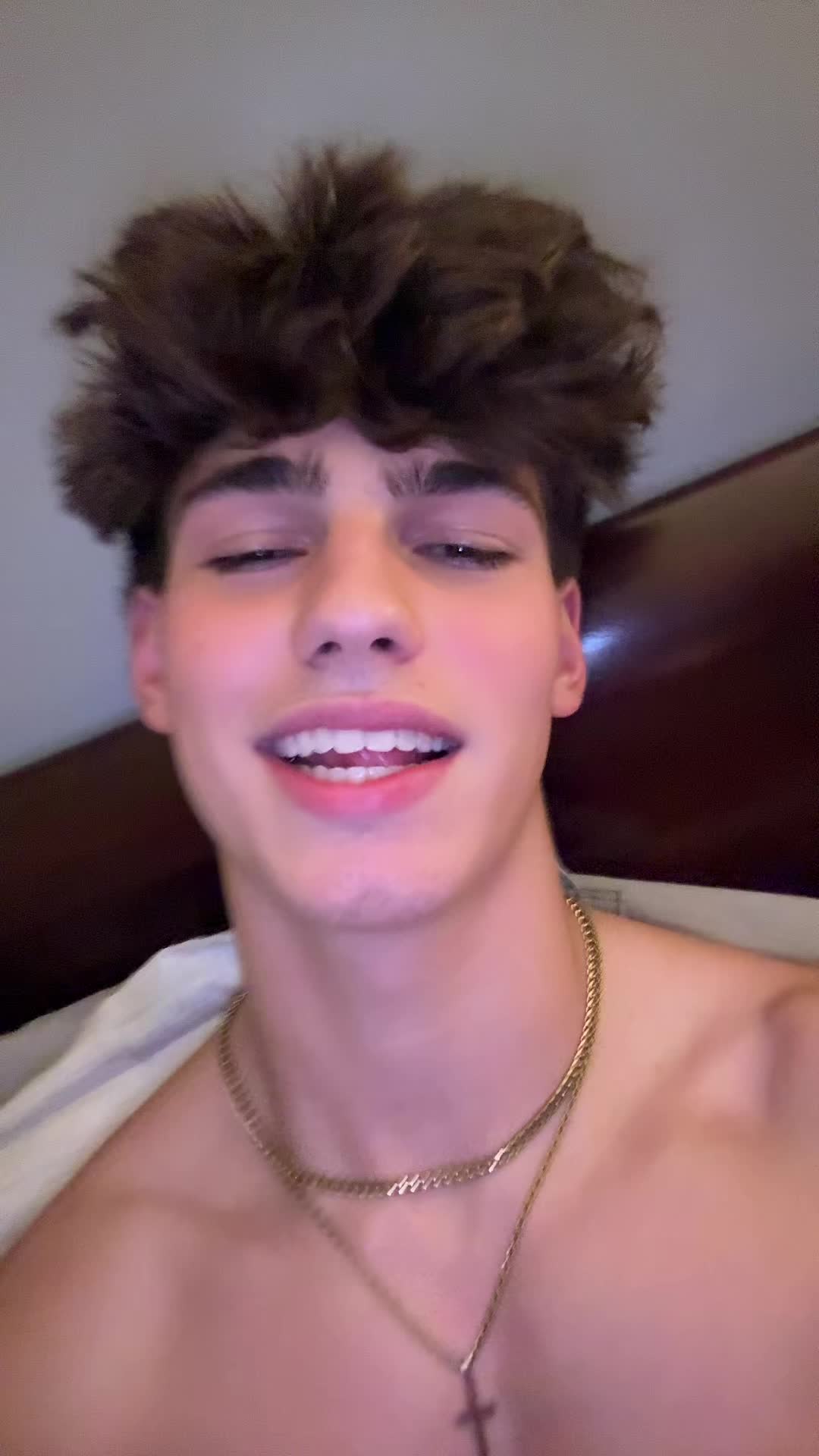 @AJ 🪿