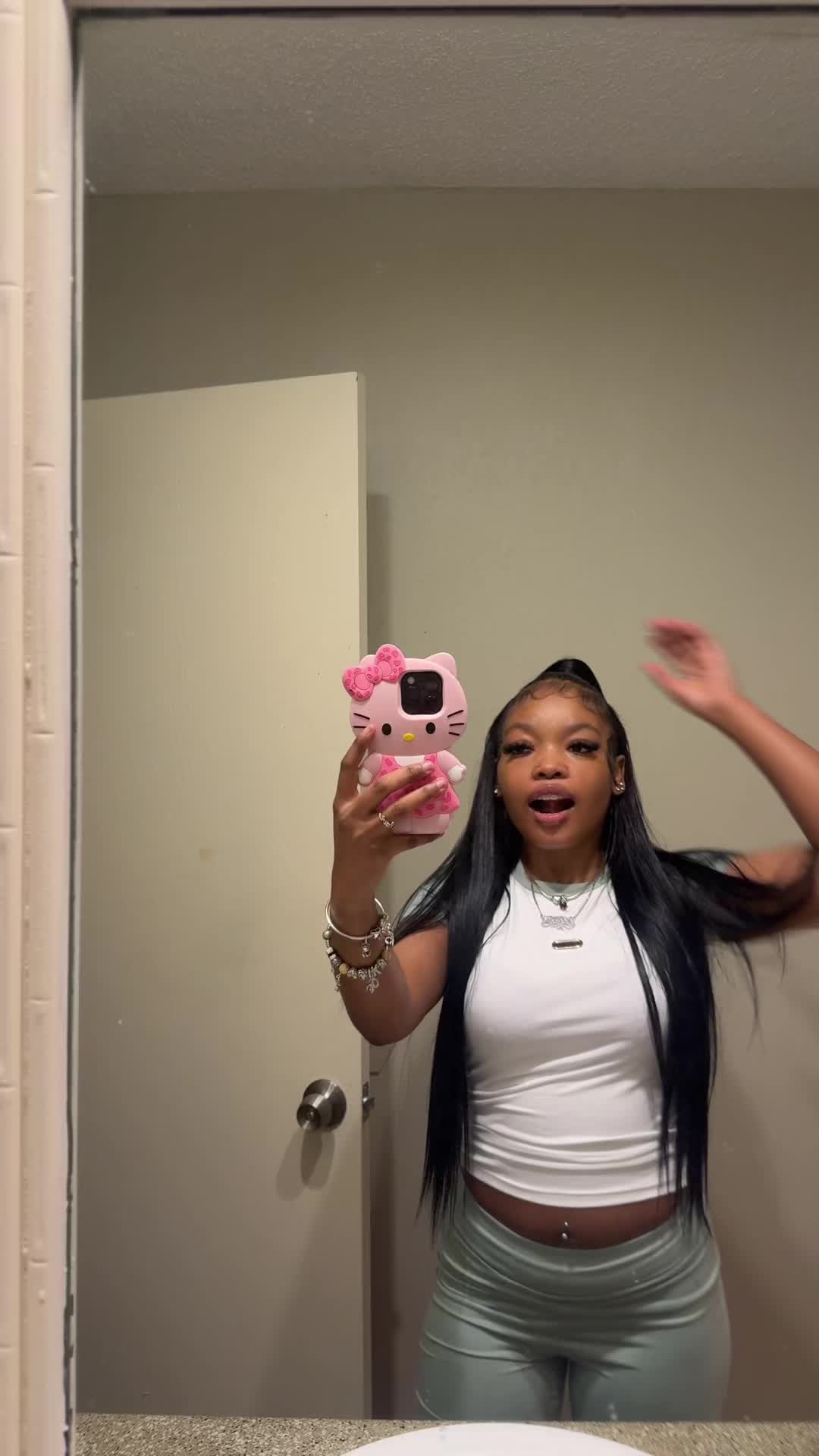 @knicolethed0ll