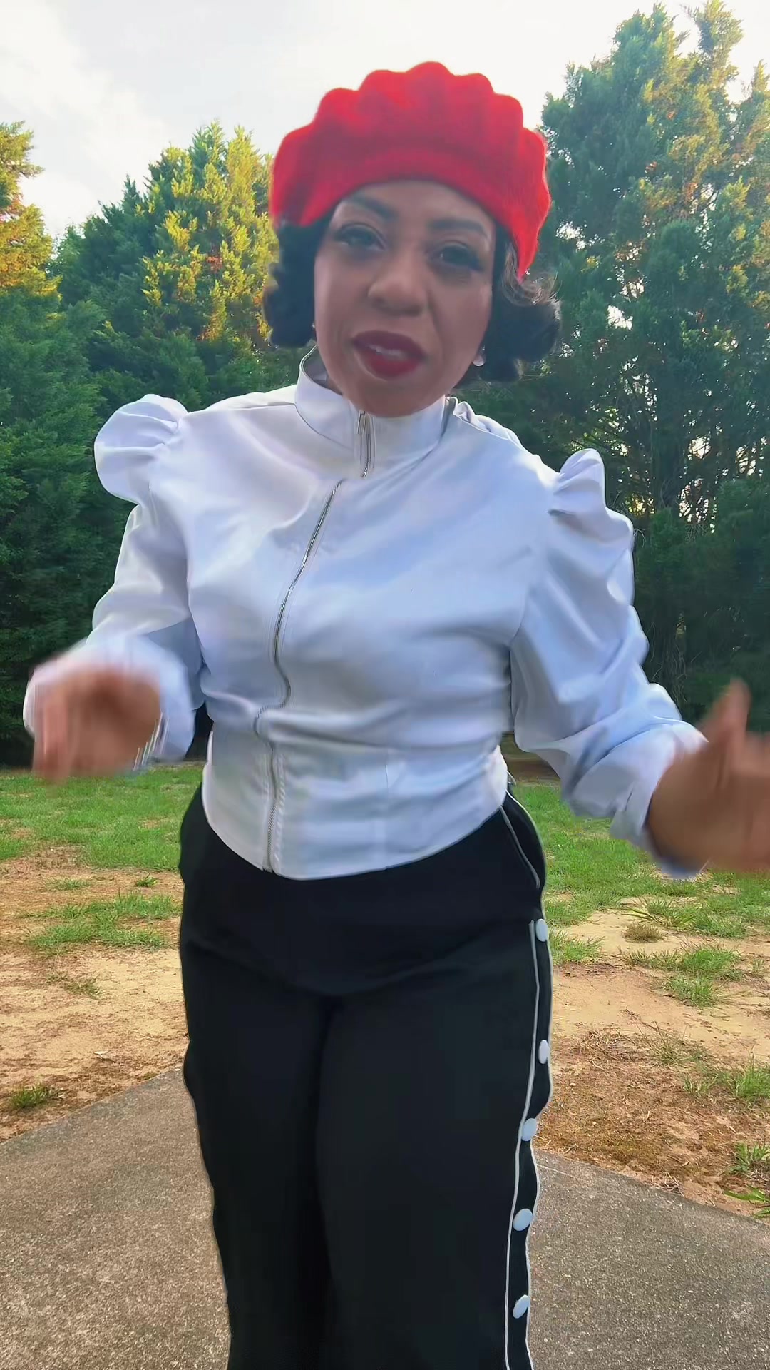 @TheVintageBelle