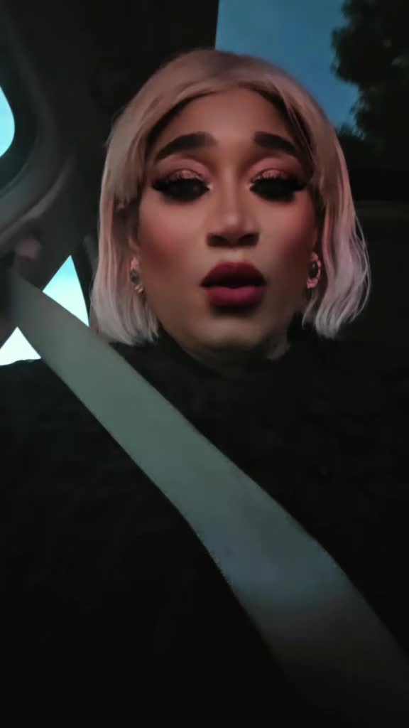 @Demi
