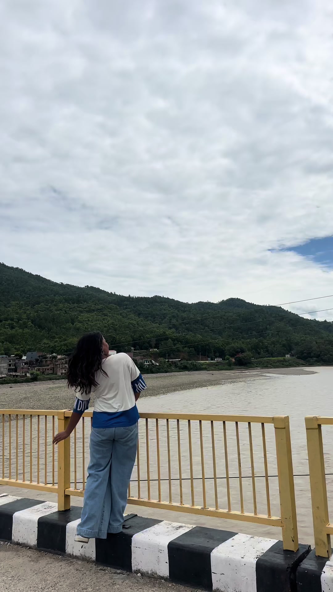 @असु