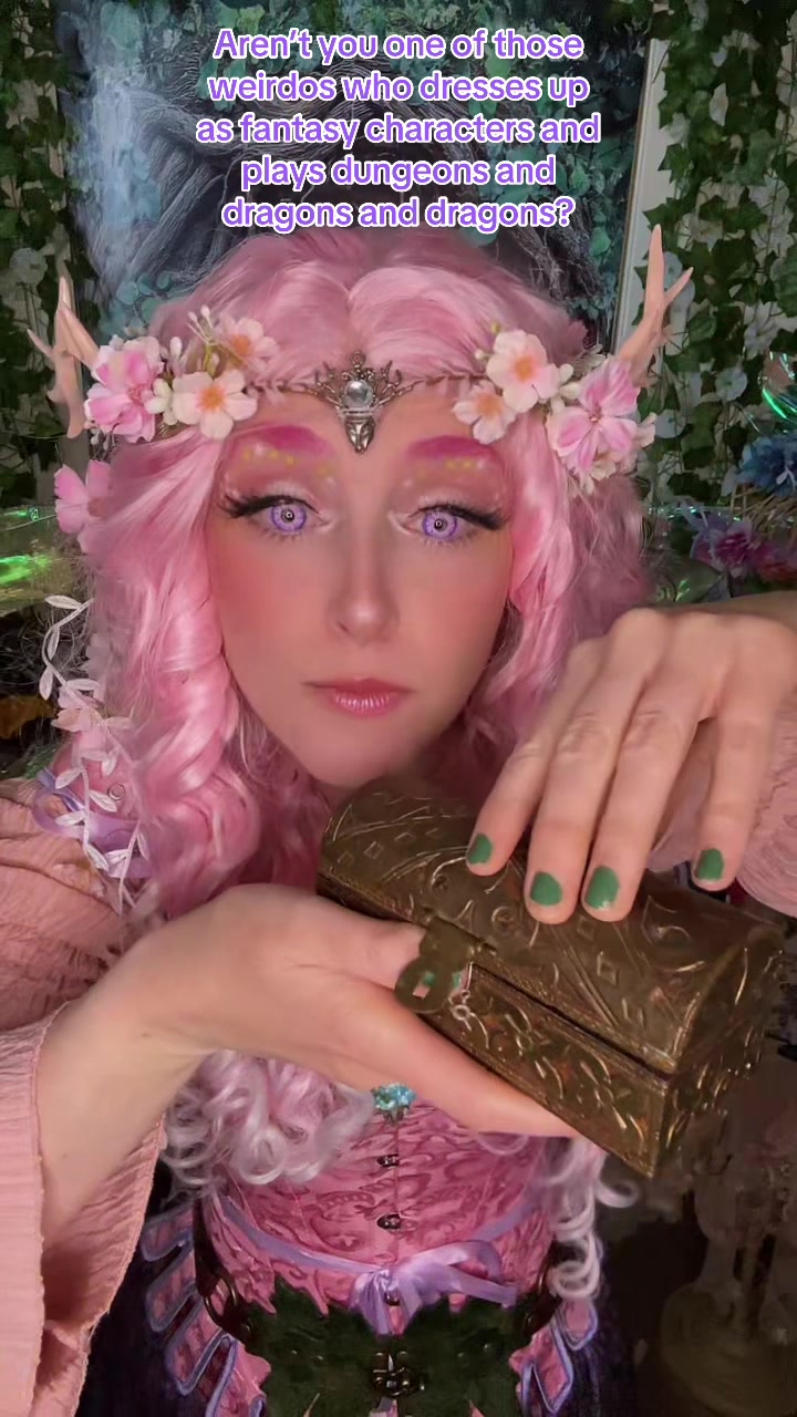 @Pixie_Scarlett
