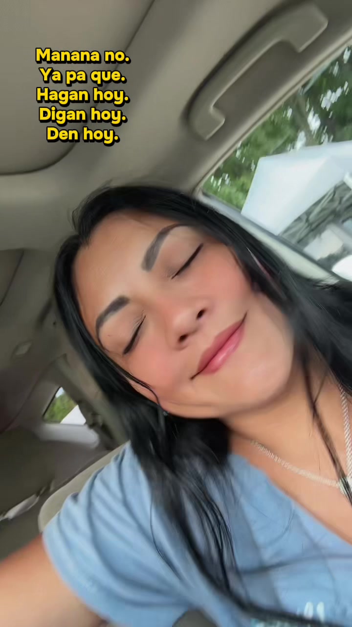 @YulissaOnLive