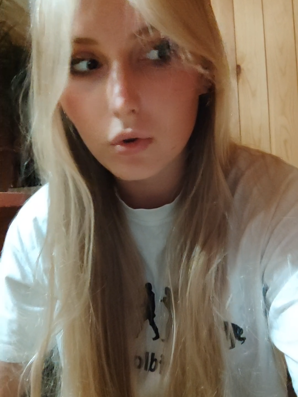 @😨