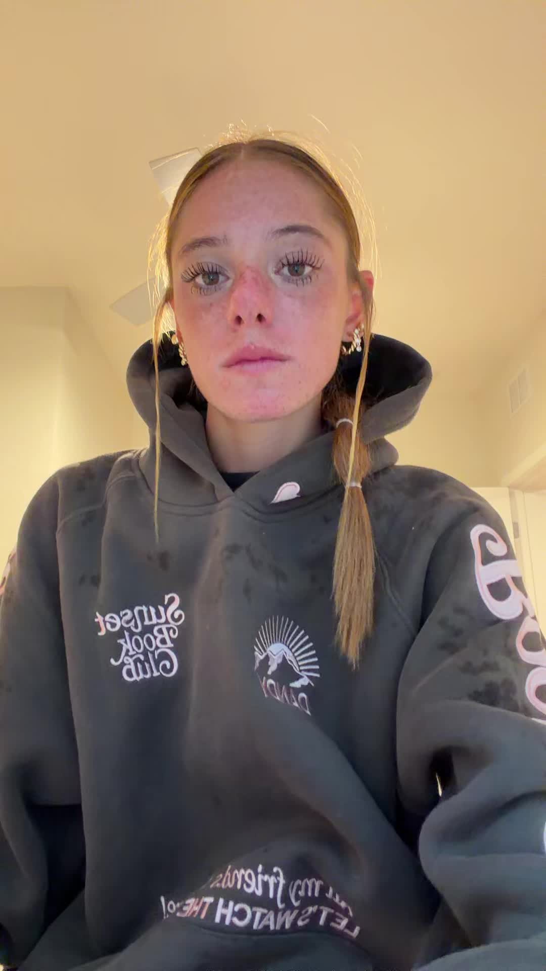@Ellie☘️