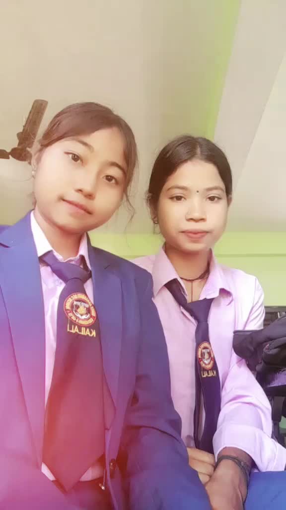 @🐼🦋Aakriti...😊😫🖤