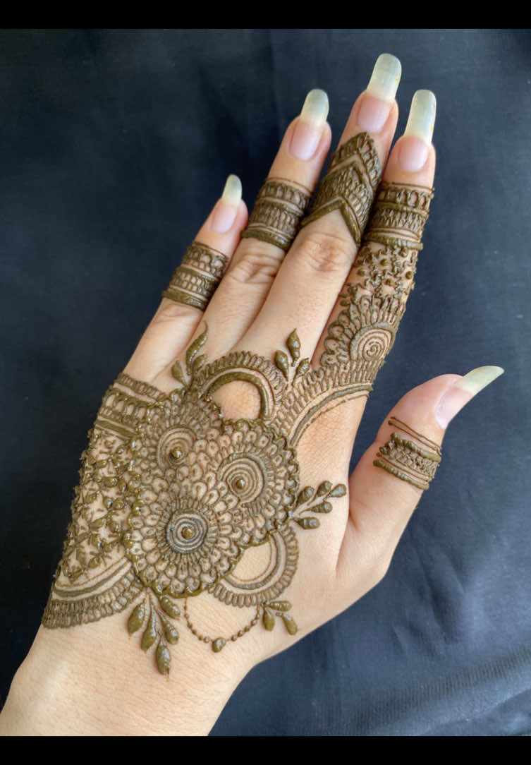 @Afifa_henna