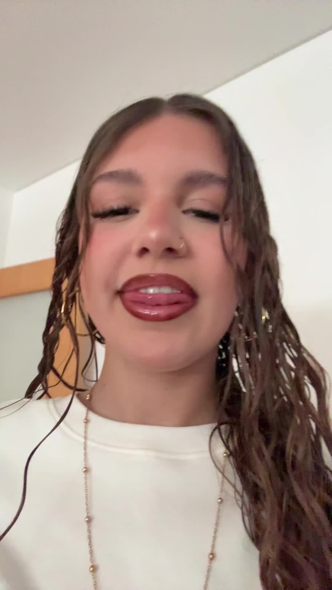@nês