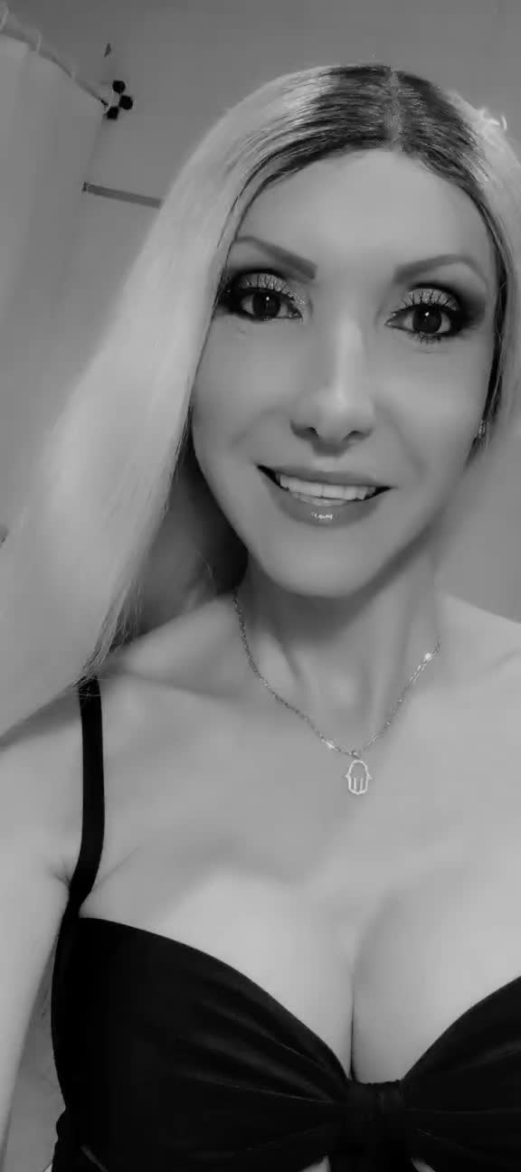 @SabrinaVictoria