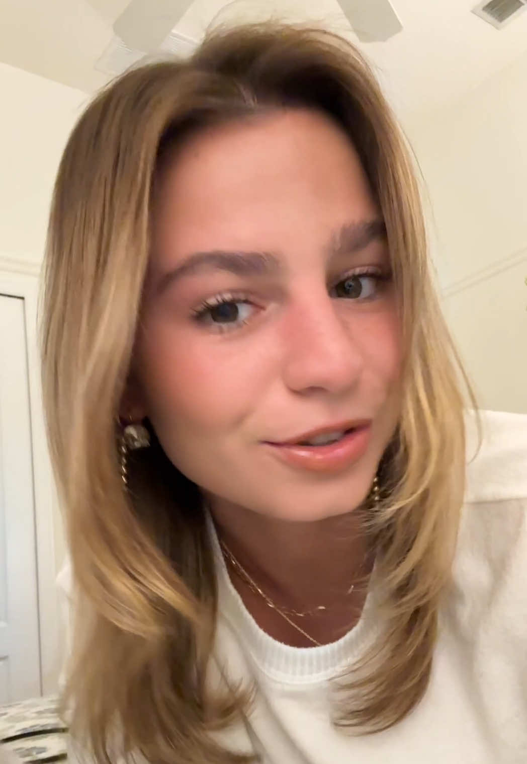 @oliviahudson