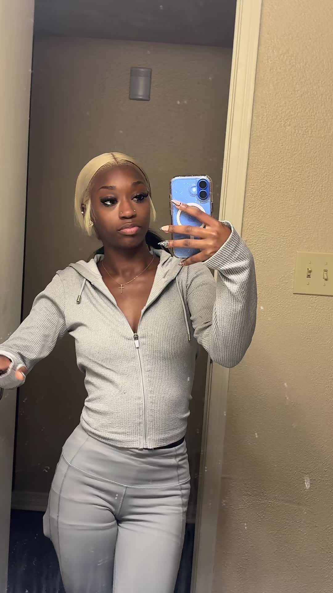@zarriahelai