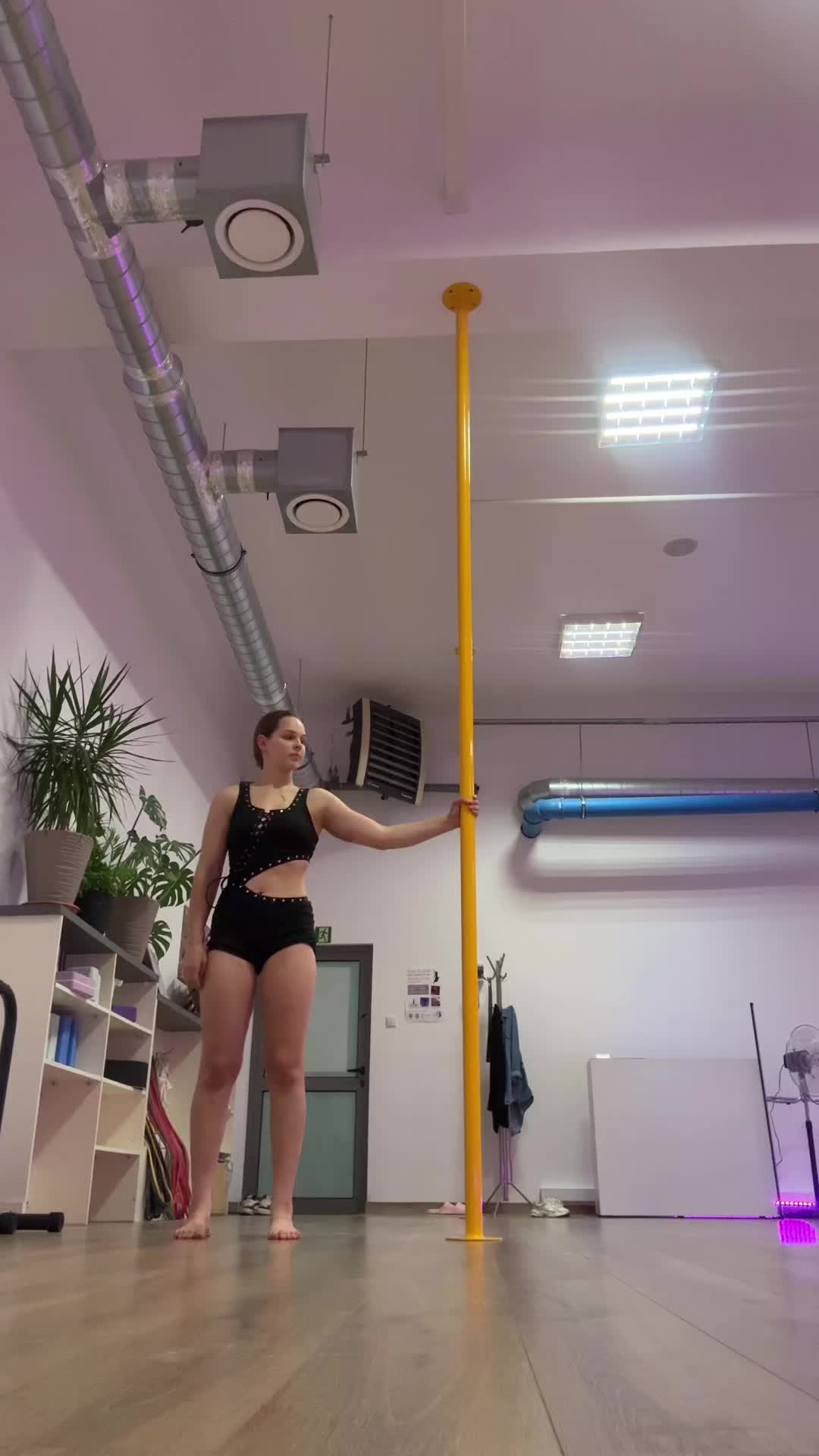 @_pole_flow_dance_pola_