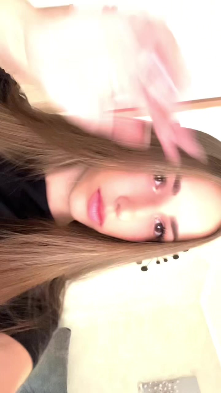 @𝒯