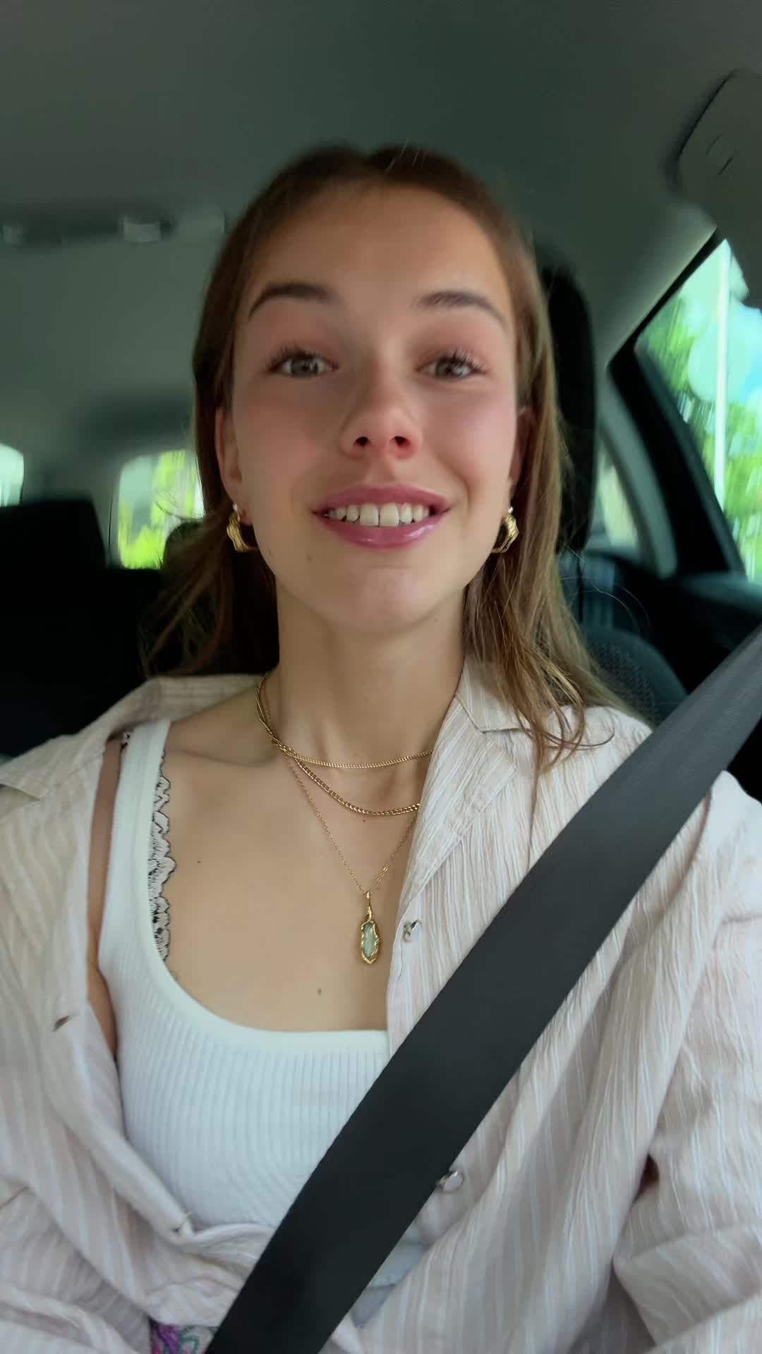@adelesfashiondiary